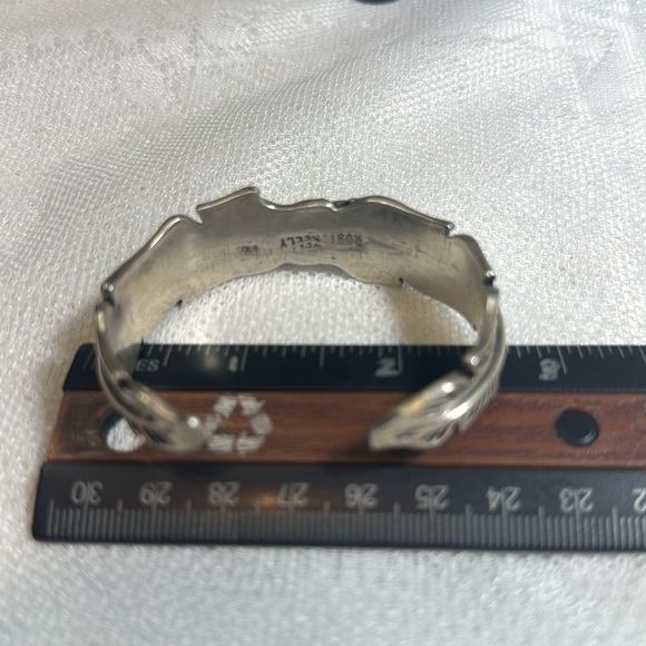 Robert Kelly Navajo Indian feather cuff bangle bracelet silver - Picture 8 of 9